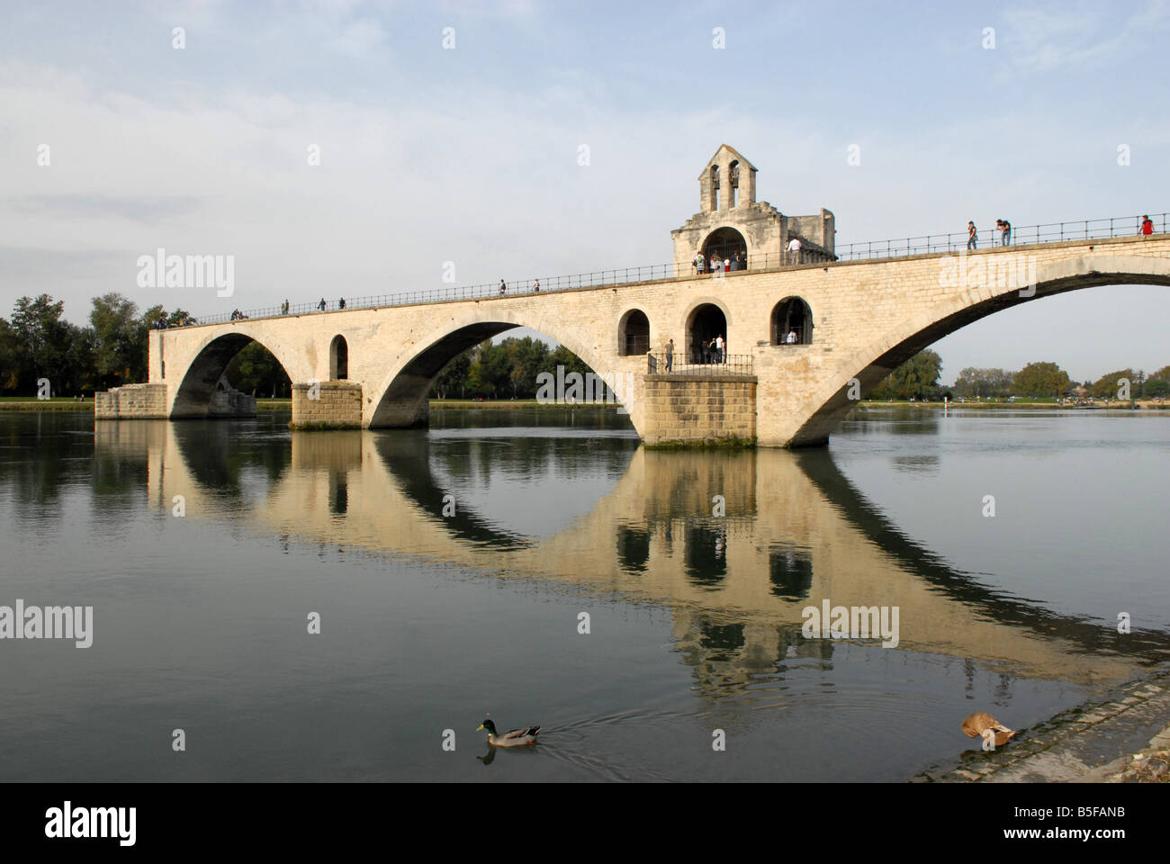 Le Pont St Bénézet sur le Rhône à Avignon Banque D'Images