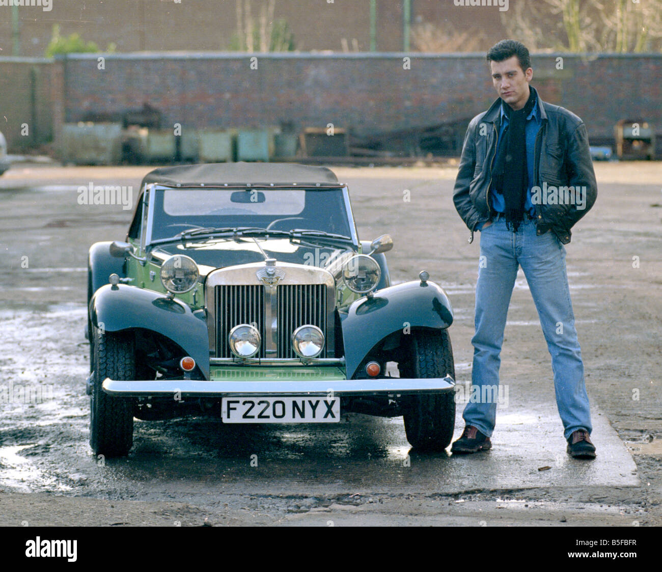 L'acteur britannique Clive Owen dans son rôle de Derek Love aka Stephen Crane dans la guérison des cancers de la dramatique télévisée Janvier 1990 Banque D'Images