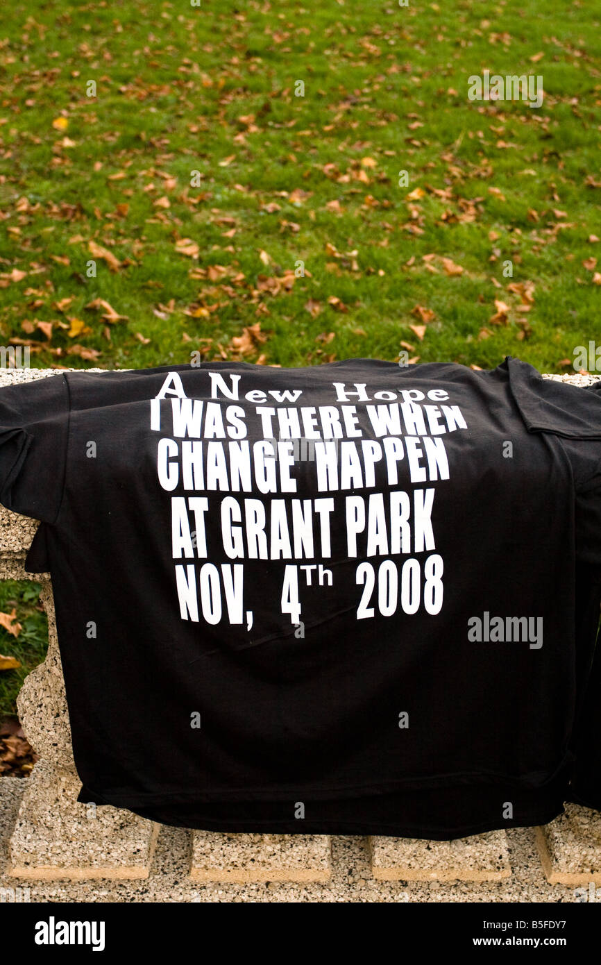 Un t-shirt à vendre à l'occasion de rassemblement pour Barack Obama à Grant Park à Chicago en Illinois Banque D'Images
