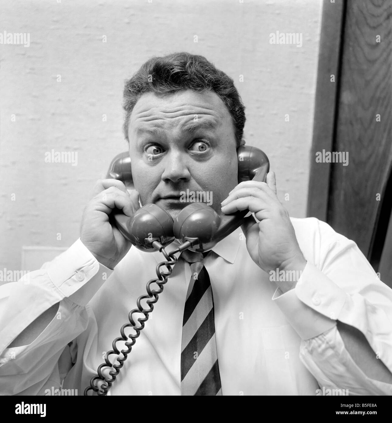 Harry Secombe dans sa loge au London Palladium. Octobre 1966 W9260-002 Banque D'Images