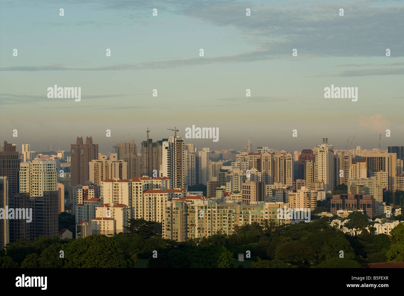 La lumière du soleil tôt le matin sur l'île de l'état de Singapour Banque D'Images