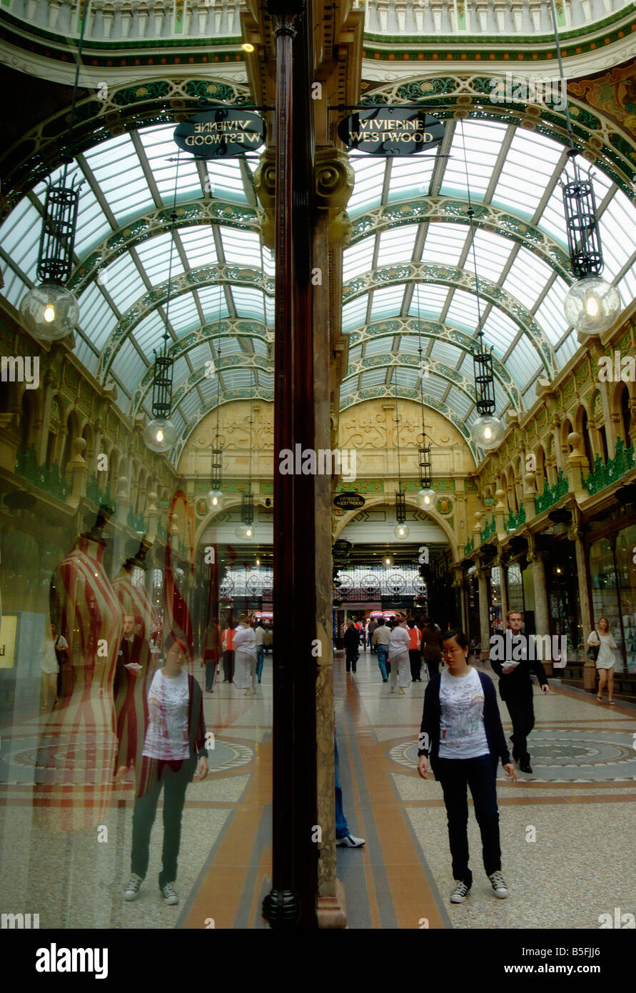 La Vivienne West wood shop dans le Victoria shopping arcade Leeds West Yorkshire Banque D'Images