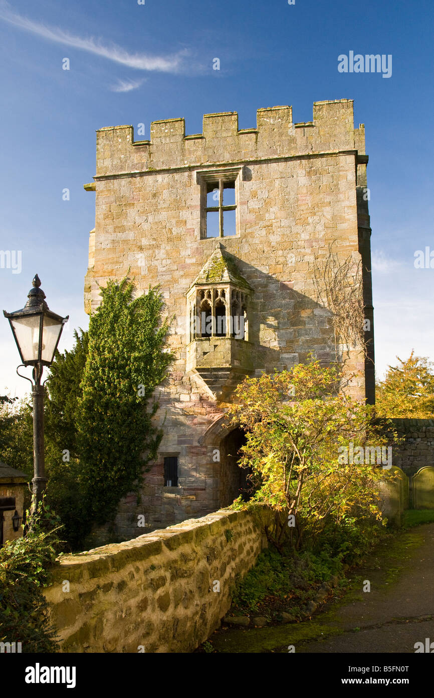 La Marmion Tower un 15ème siècle unique porterie de la perte d'riverside Manor House West Tanfield North Yorkshire Banque D'Images