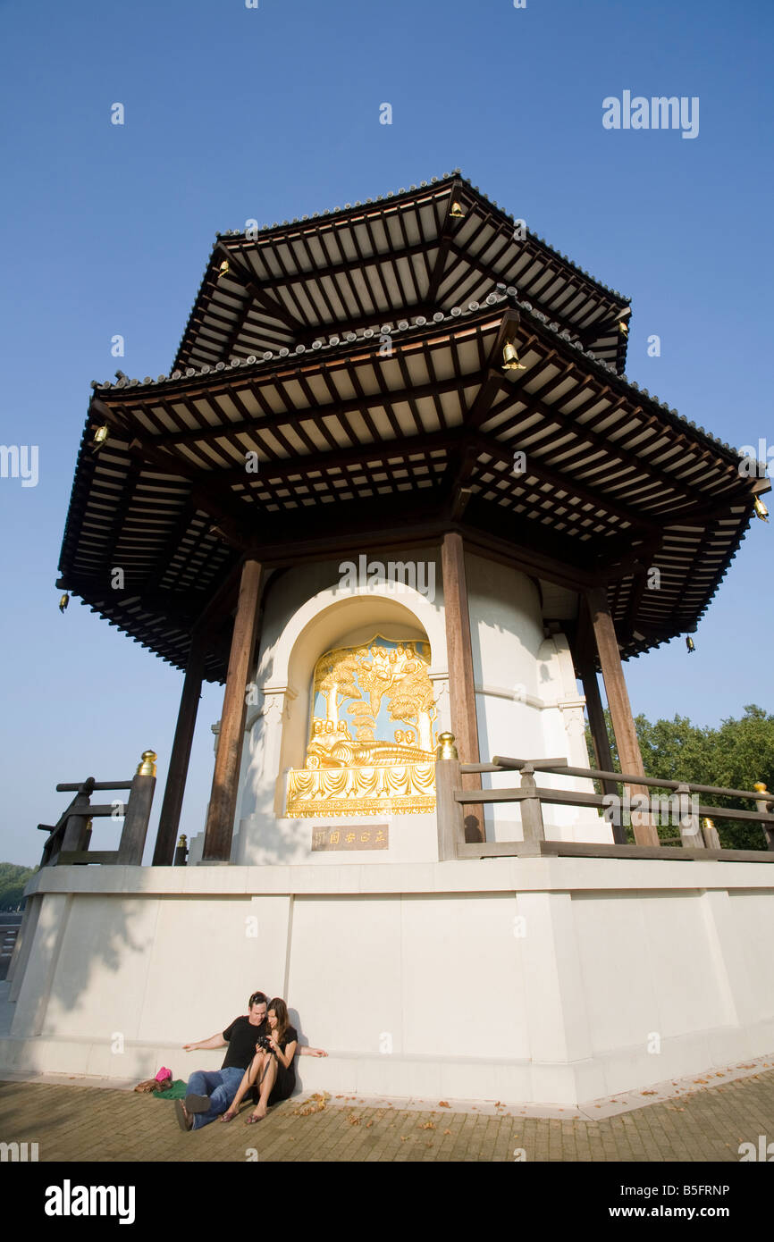 La pagode bouddhiste de la paix. Battersea Park, London, England, UK Banque D'Images