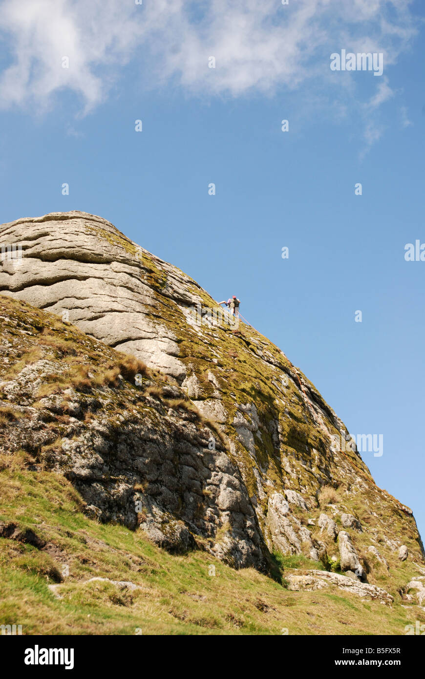 Hay Tor Rock s'élevant très haut dans le Dartmoor, dans le Devon, Angleterre. Banque D'Images