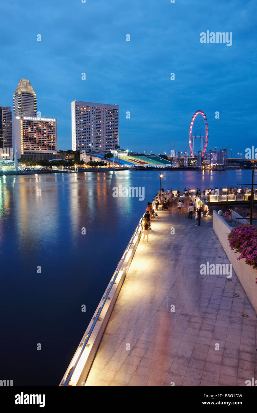 Promenade au crépuscule lumineux Marina Singapour Banque D'Images