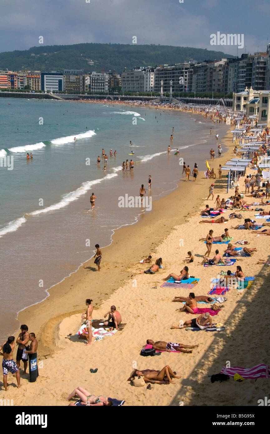 La Concha Bay dans la ville de Donostia San Sebastian Guipuzcoa Pays Basque nord de l'Espagne Banque D'Images