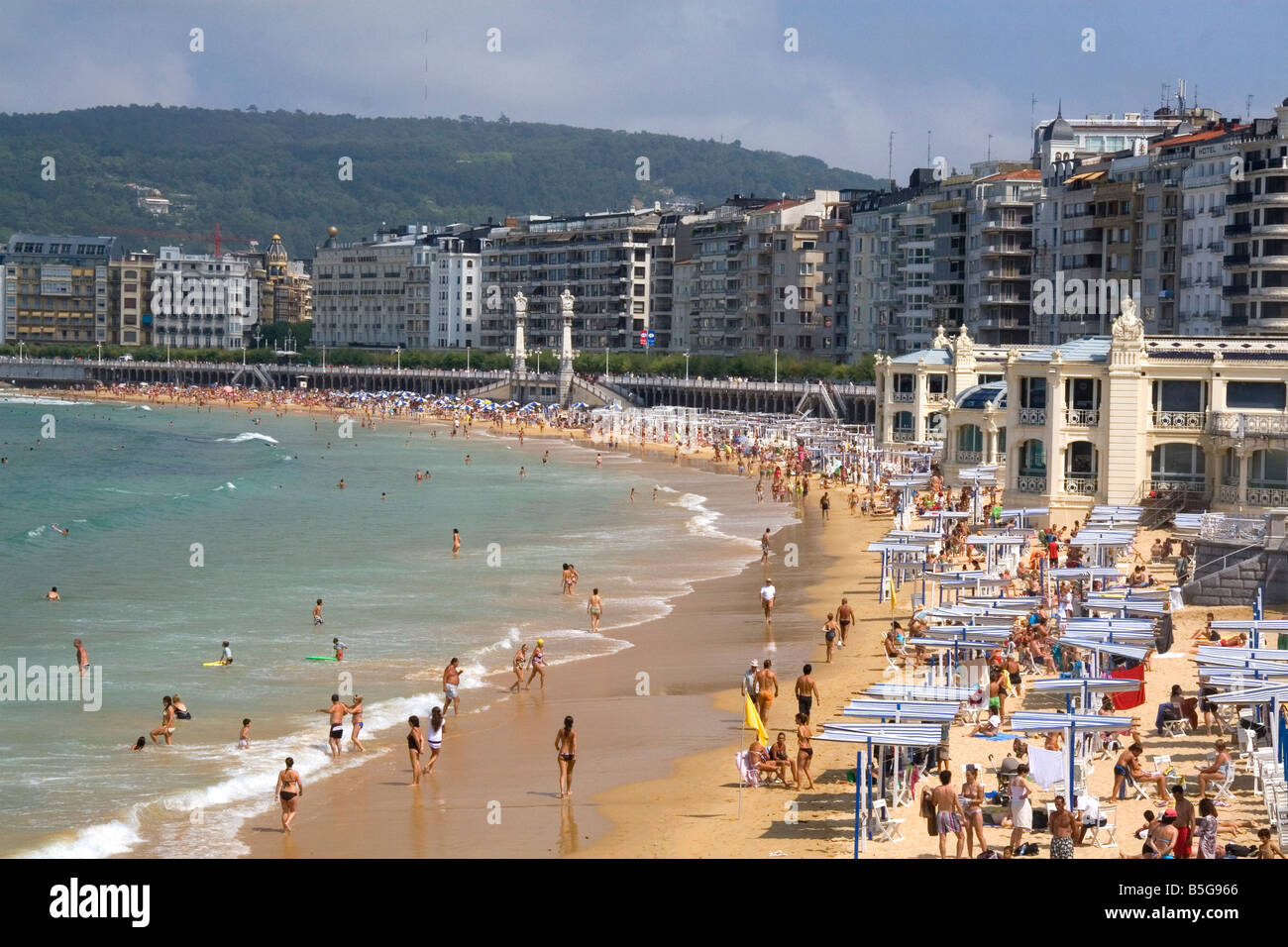 La Concha Bay dans la ville de Donostia San Sebastian Guipuzcoa Pays Basque nord de l'Espagne Banque D'Images
