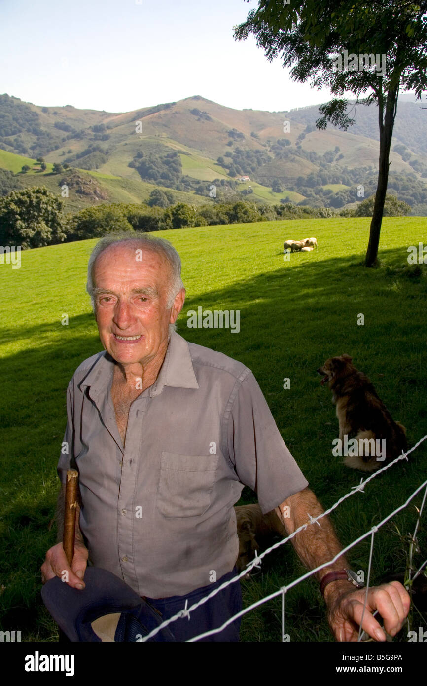 Berger Basque dans la vallée de Baztán de la Navarre au nord de l'Espagne Banque D'Images