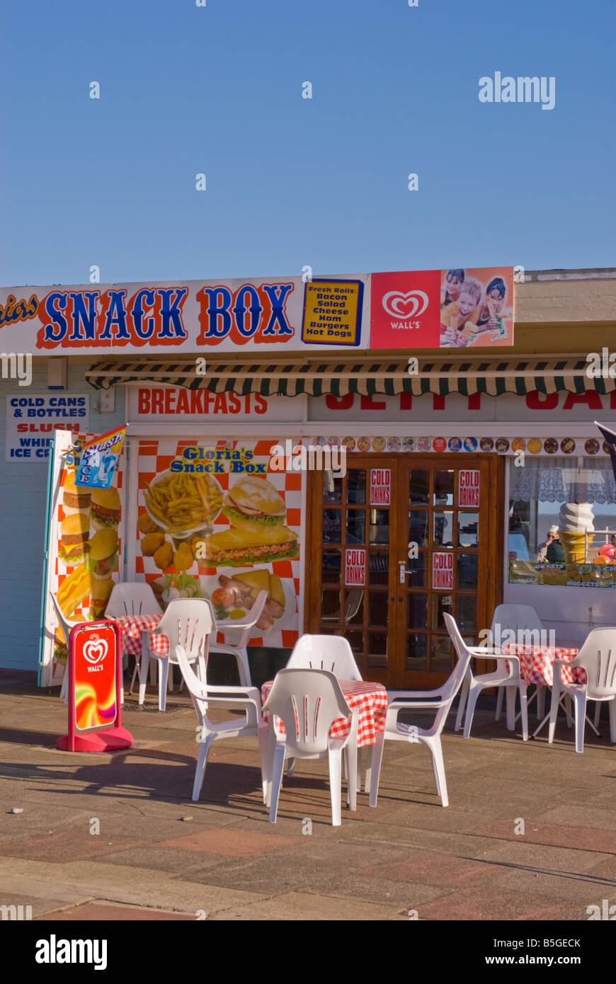 Glorias Snack-Fort cafe la vente de glaces et boissons nourriture chaude et froide le long de la promenade du front de mer de Great Yarmouth Norfolk Uk Banque D'Images