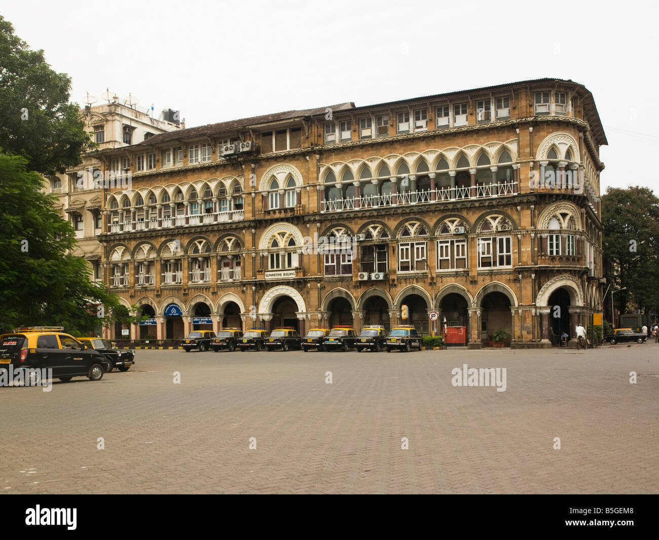 Bombay Inde. Bâtiment Elphinstone Bâtiment victorien de style néo-gothique, c.1870 Banque D'Images