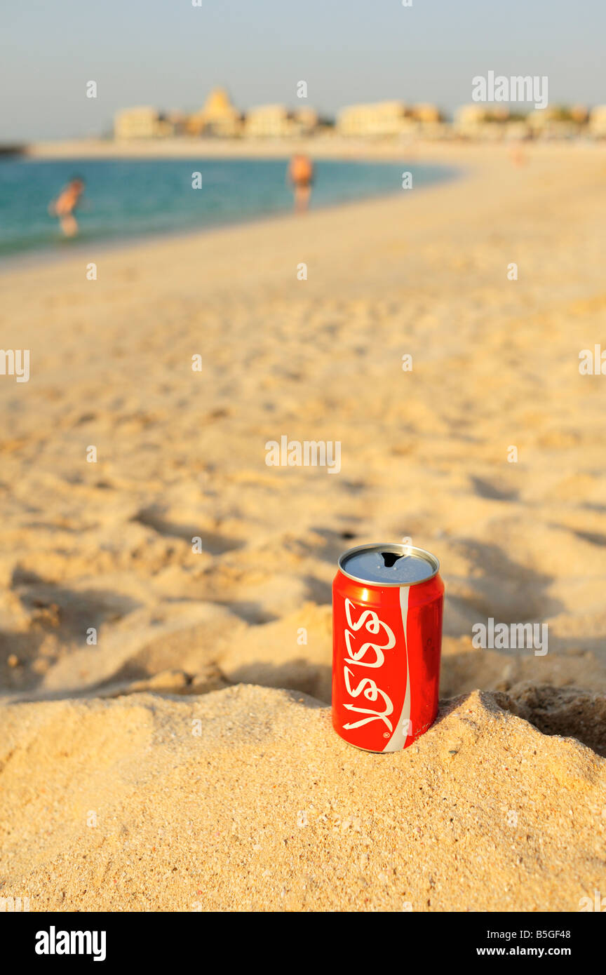 L'arabe Coca Cola à la plage, eau Banque D'Images