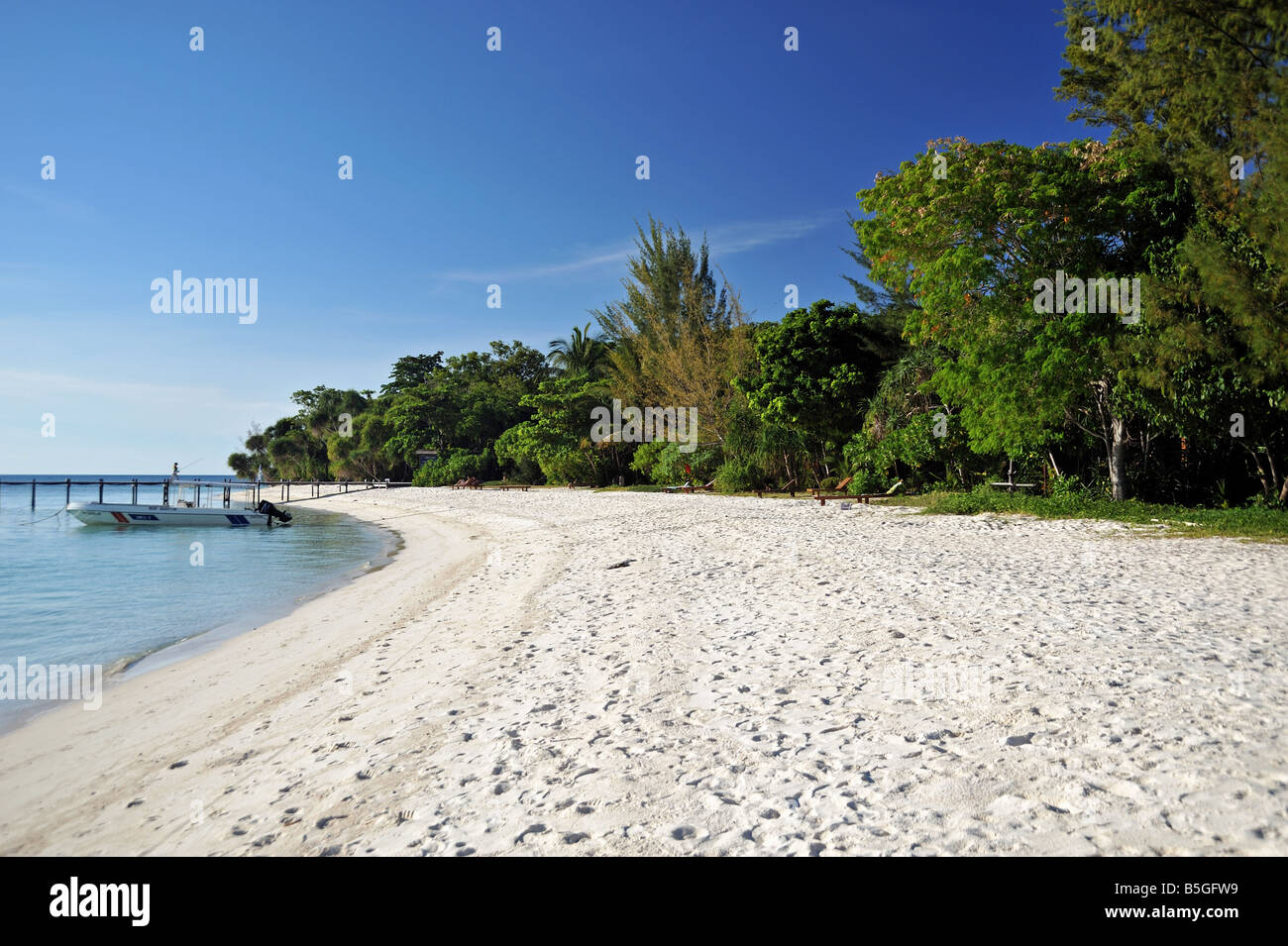 Plage sur Lankayan Island Dive Resort, Sabah, Malaisie, mer de Sulu Banque D'Images
