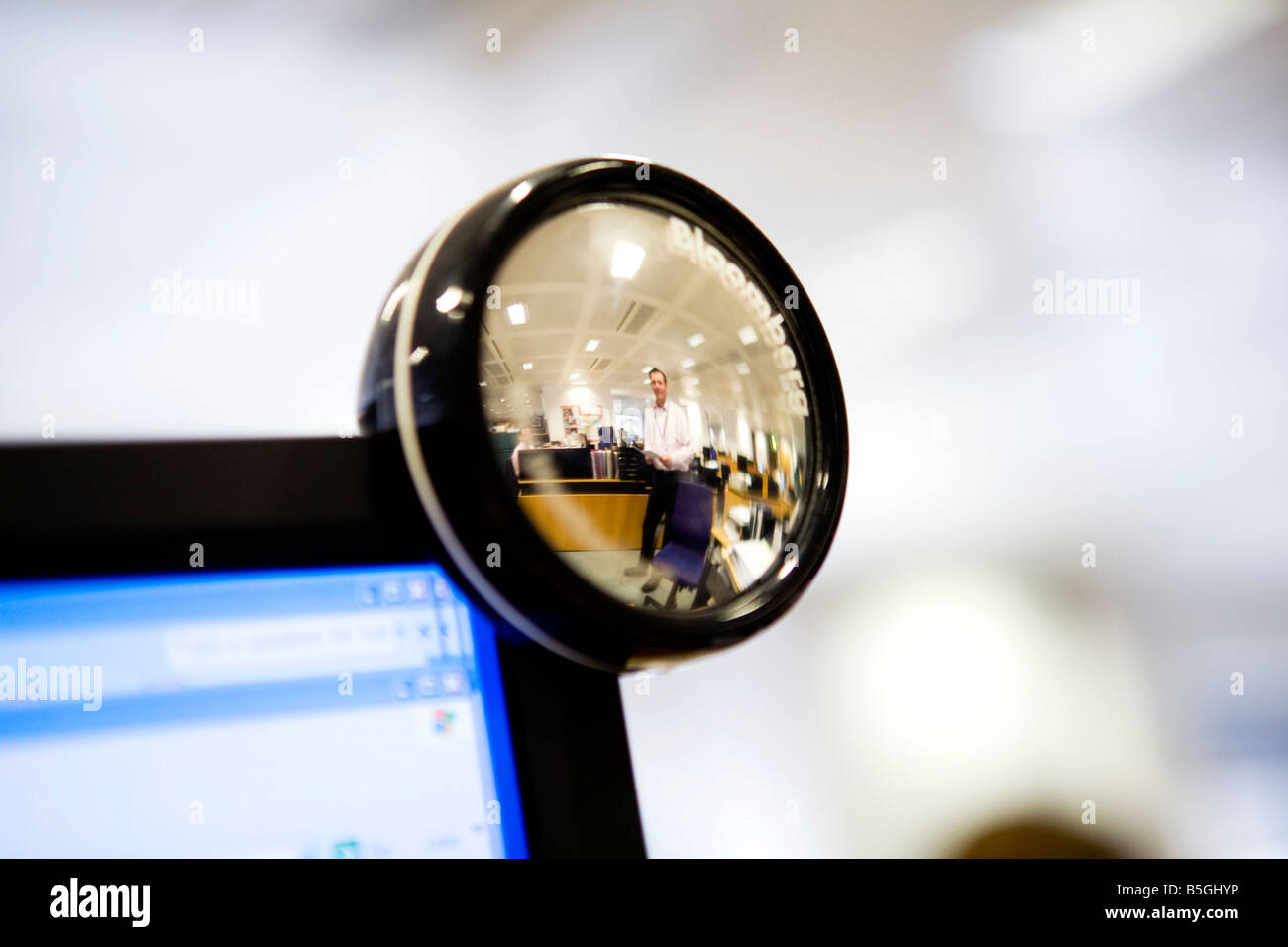 Miroir sur le coin de l'écran de l'ordinateur de bureau de la ville Photo  Stock - Alamy