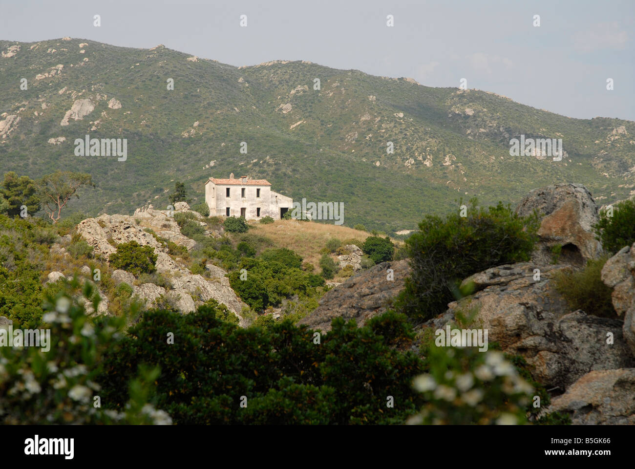 Une maison dans les montagnes du nord de la Corse Banque D'Images