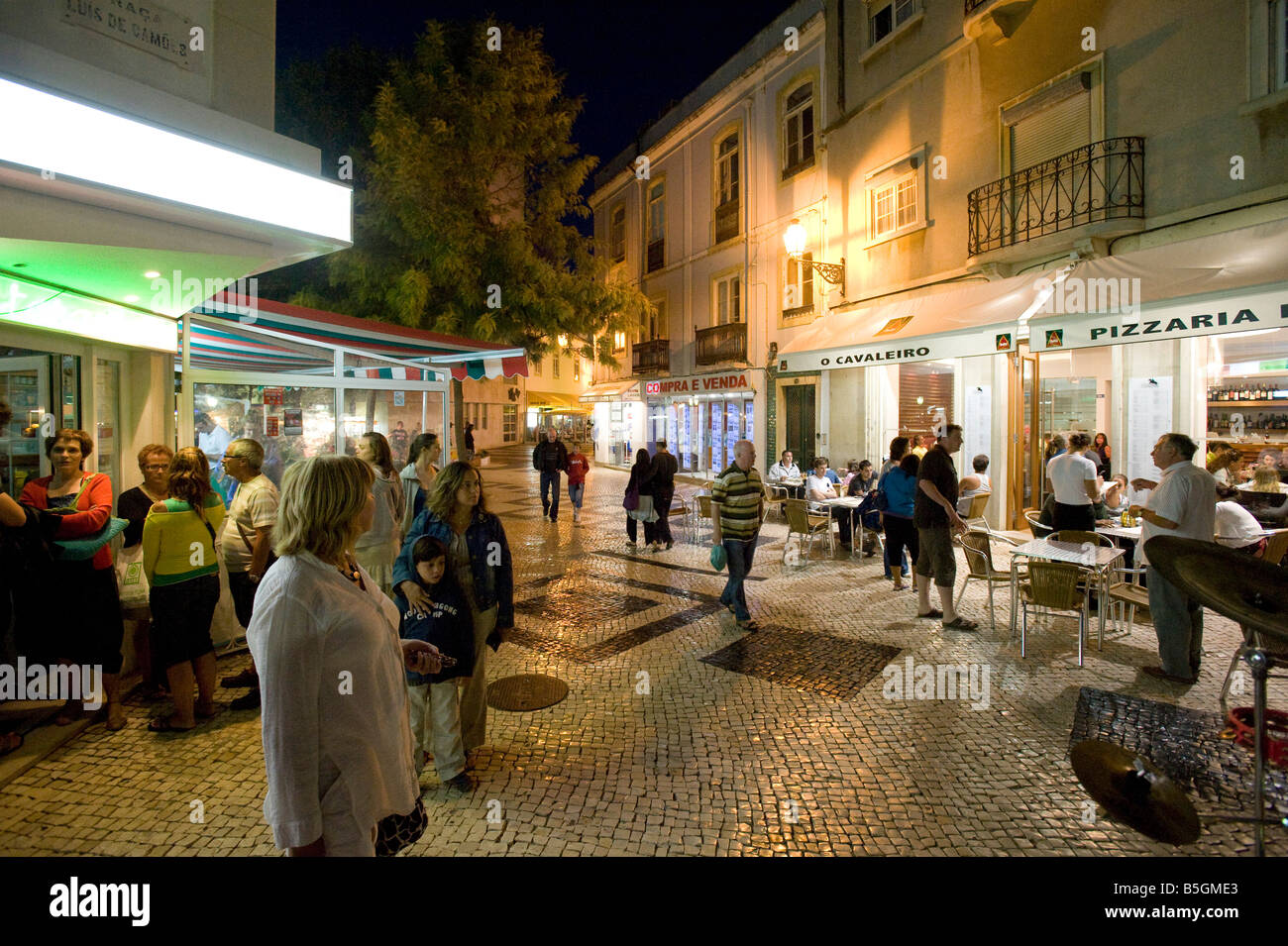Place principale Lagos Algarve Portugal la nuit Banque D'Images