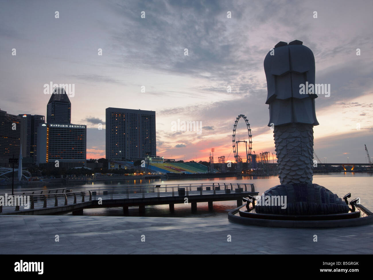 Statue du Merlion et Marina Promenade at Dawn Singapour Banque D'Images