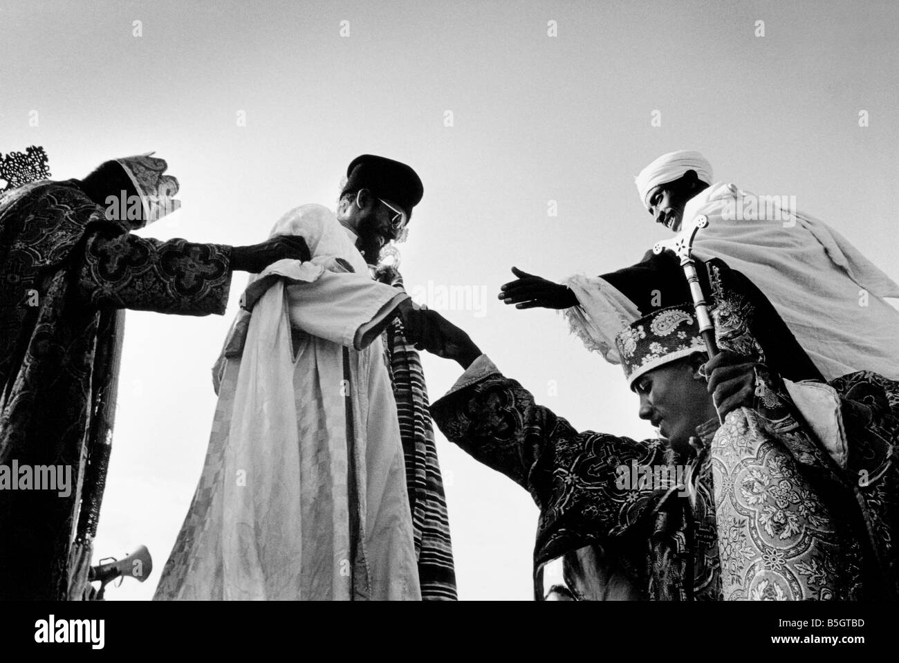 Les prêtres orthodoxes éthiopiens à Lalibela, Éthiopie Banque D'Images