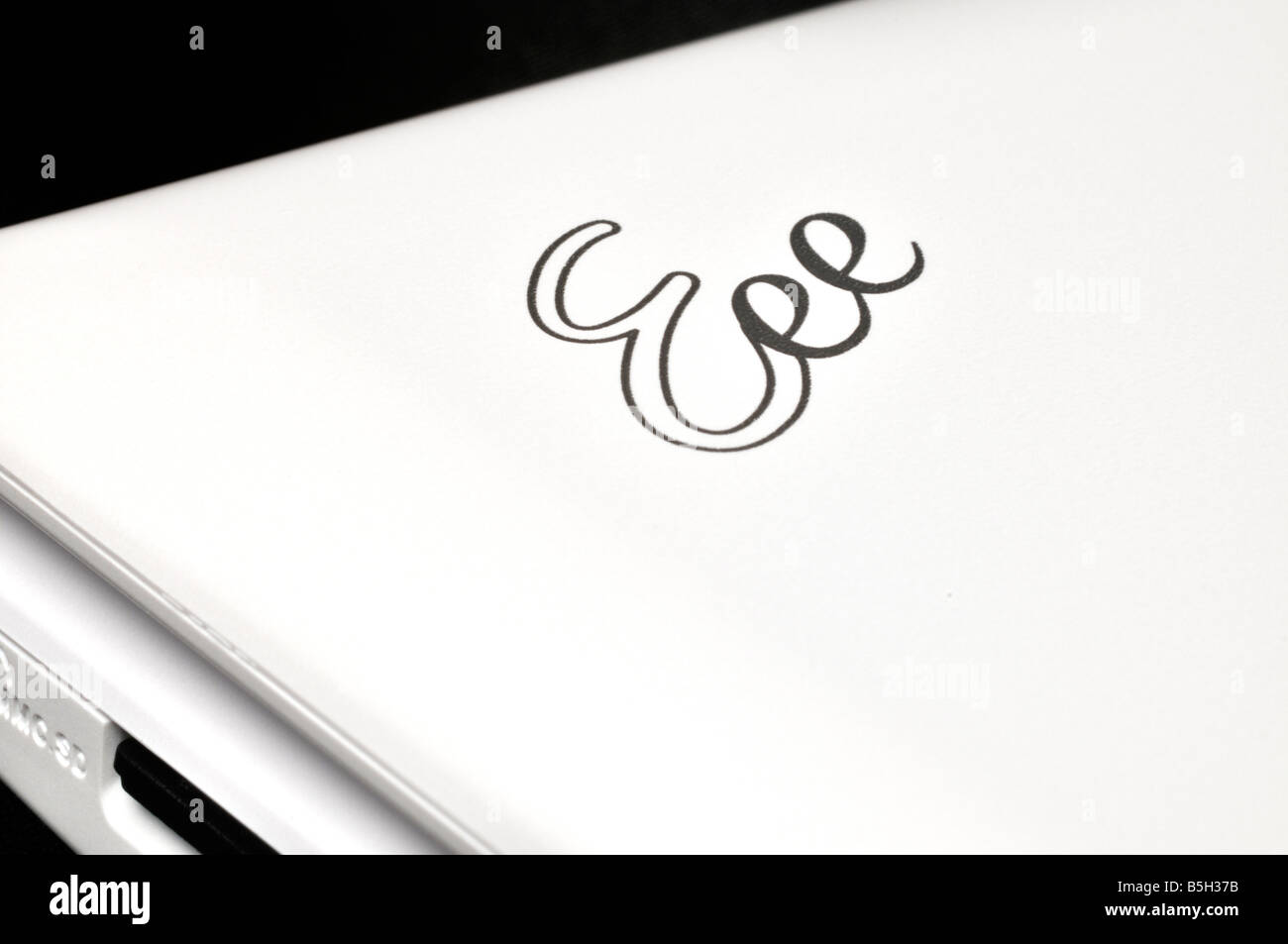 ASUS Eee PC montrant haut et fermé logo Eee Banque D'Images