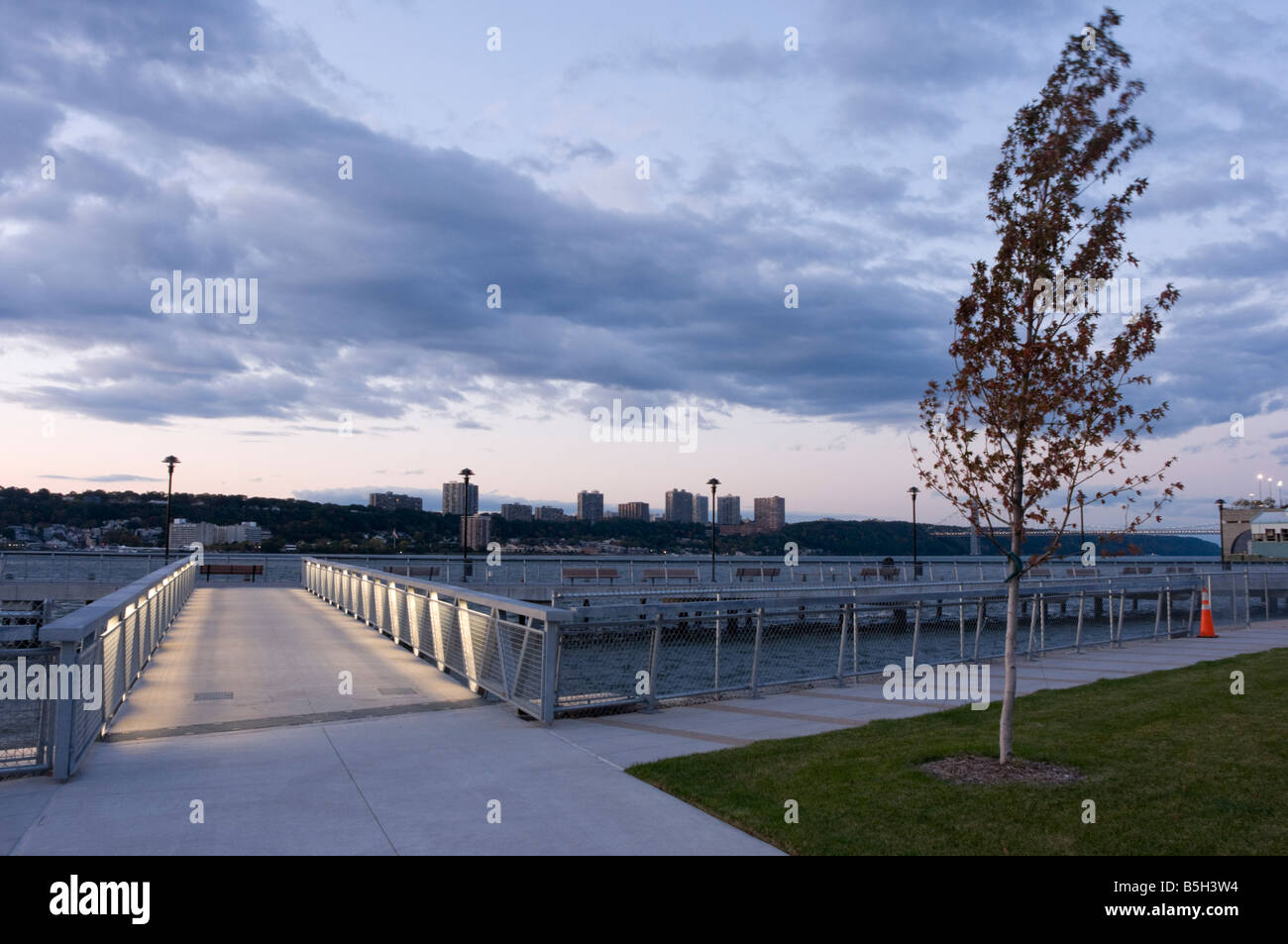 West Harlem Piers Park au coucher du soleil Banque D'Images
