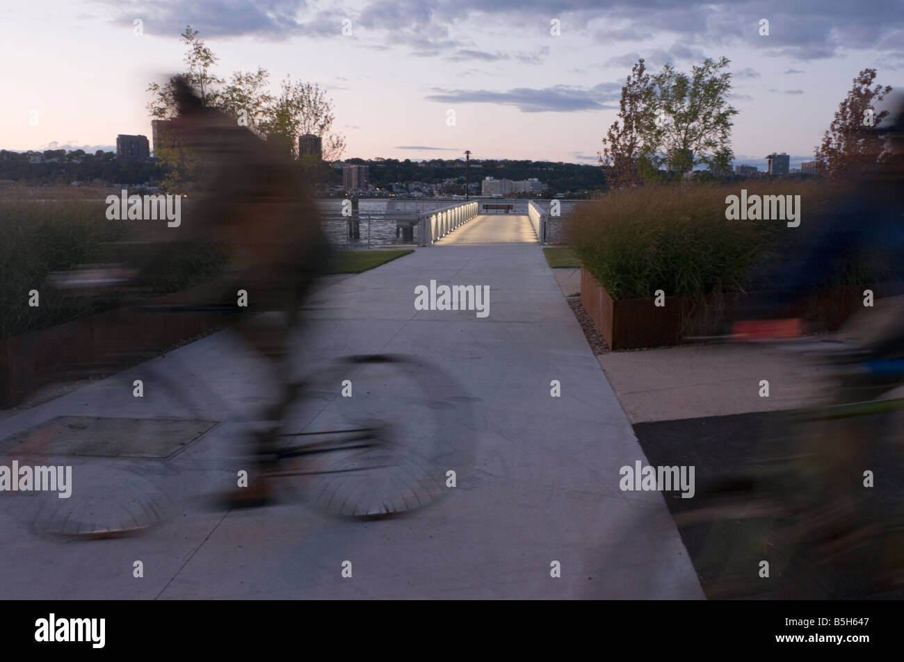 New York NY 21 octobre 2008 Les pas encore terminé Harlem Piers Park tranquillement ouvert au public Banque D'Images