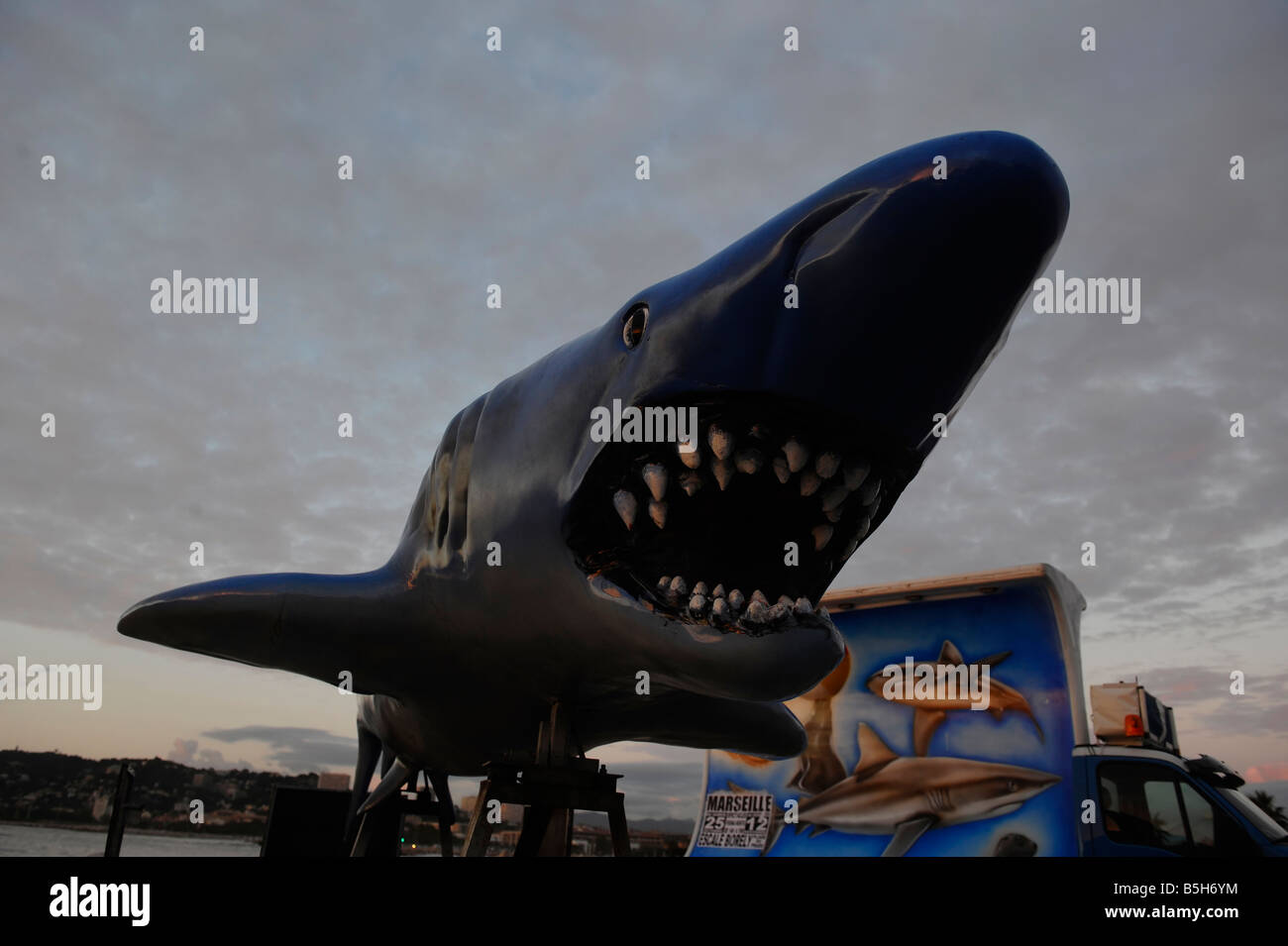 Une réplique au requin un centre de loisirs à Marseille France Banque D'Images