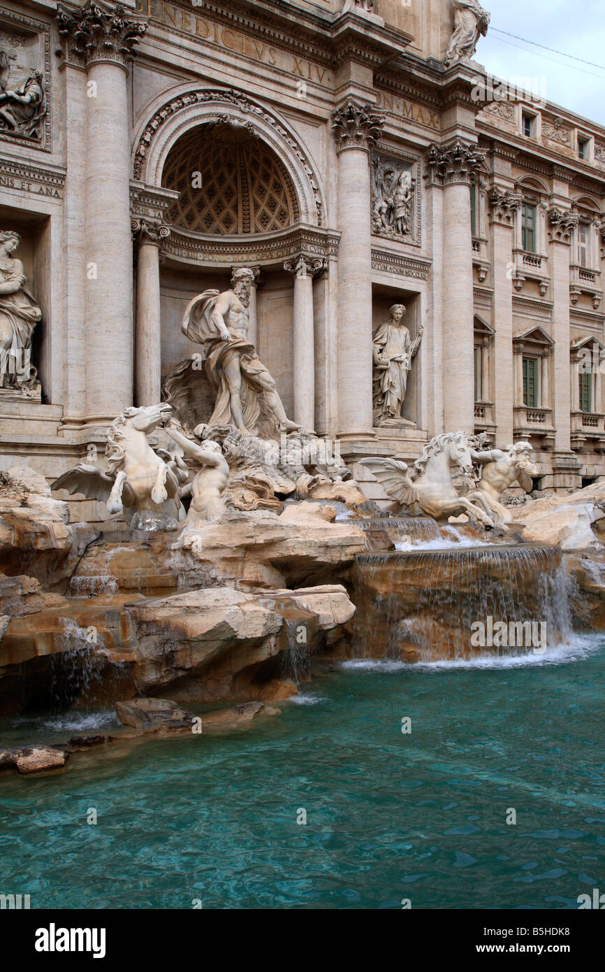 Fontaine de Trevi dans la Piazza di Trevi Rome Italie Banque D'Images