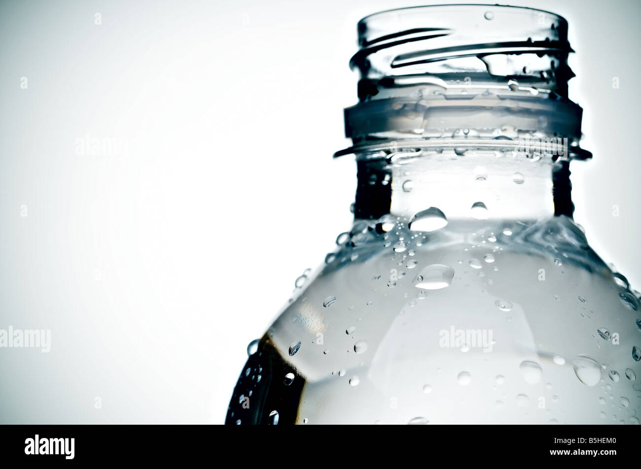 Bouteille d'eau traitée croisés Banque D'Images