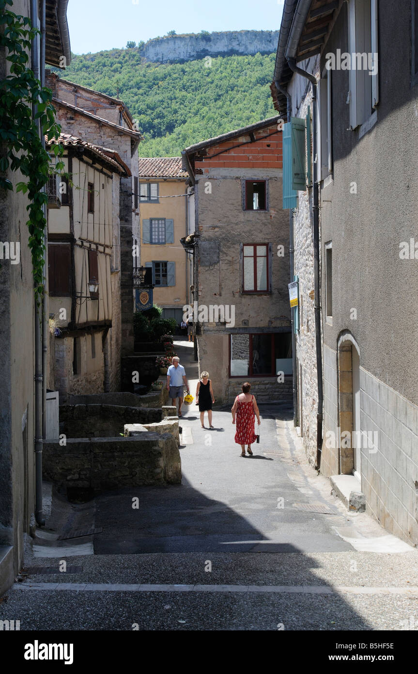 Une scène de rue à Saint-Antonin-Noble-Val, Tarn-et-Garonne, Midi Pyrénées Banque D'Images