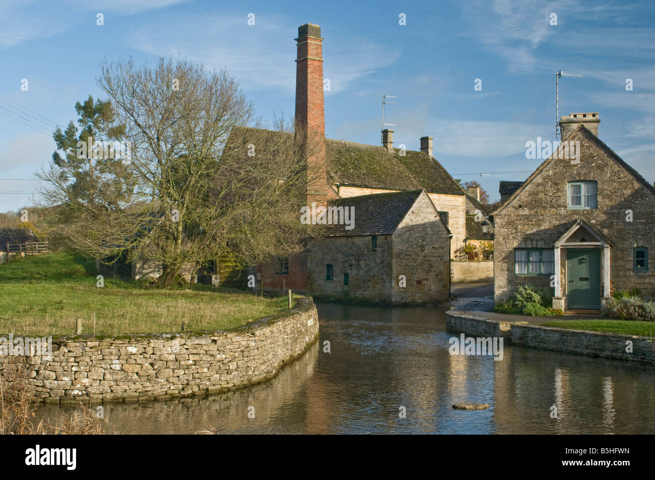L'ancien moulin à Lower Slaughter, un joli village dans les Cotswolds Gloucestershire. Banque D'Images