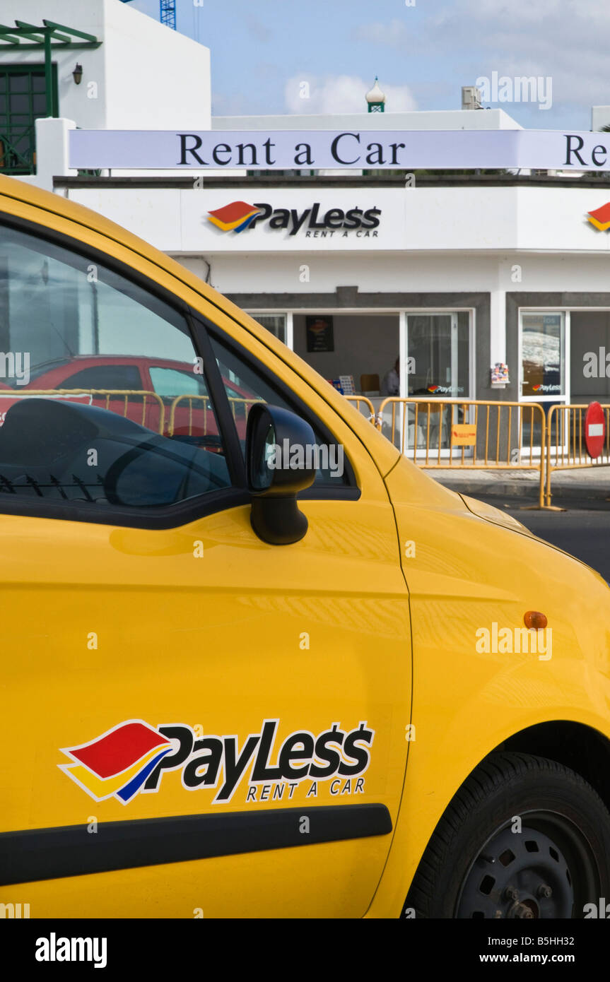 dh Location de voiture Espagne TOURISME LANZAROTE jaune Payless louer une voiture et les bureaux de location auto-drive vacances Banque D'Images