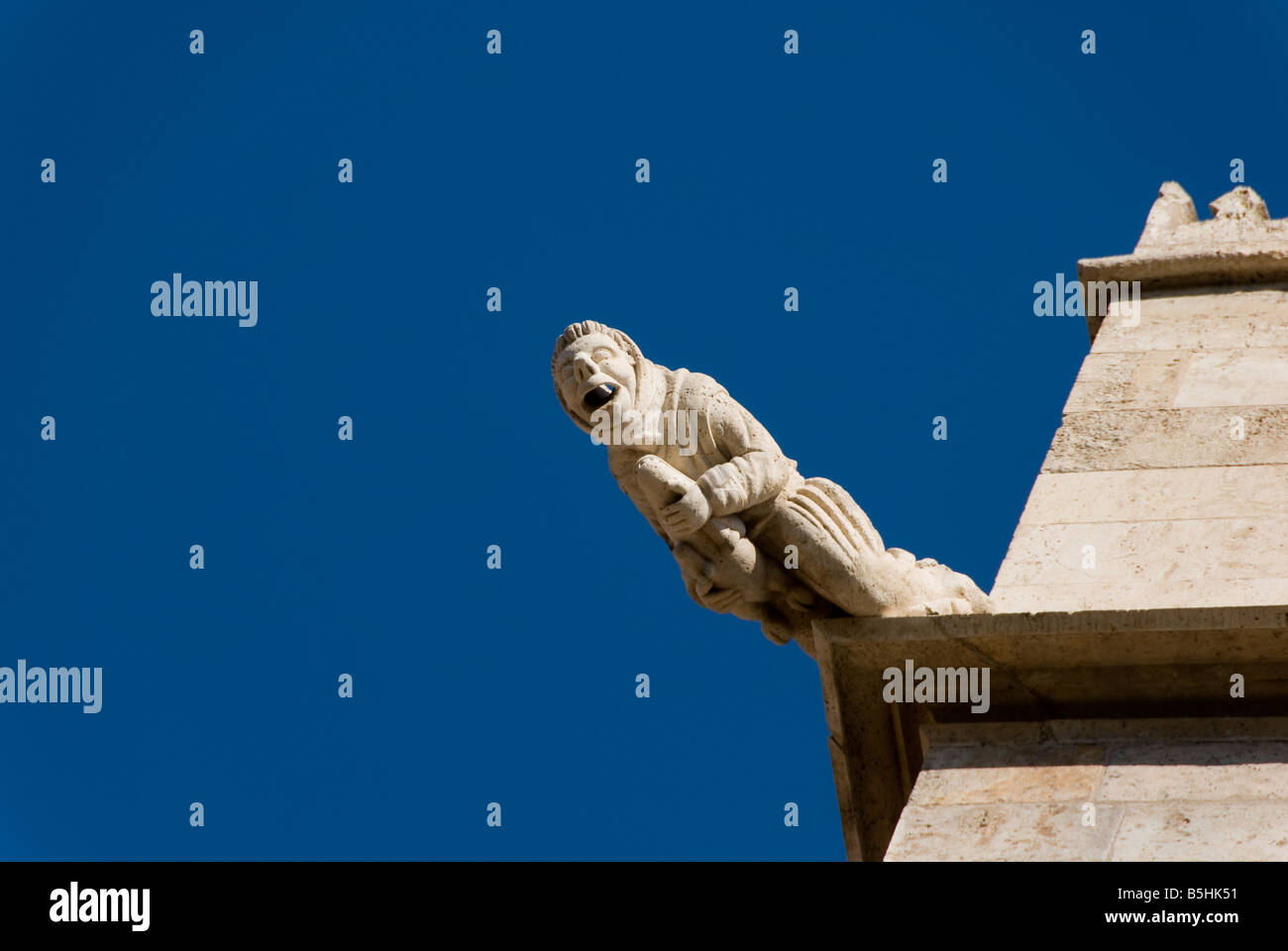 Gargoyle sur l'ancien bâtiment de la bourse des marchandises de la Lonja de la Seda en centre-ville historique de Valence. Espagne Banque D'Images