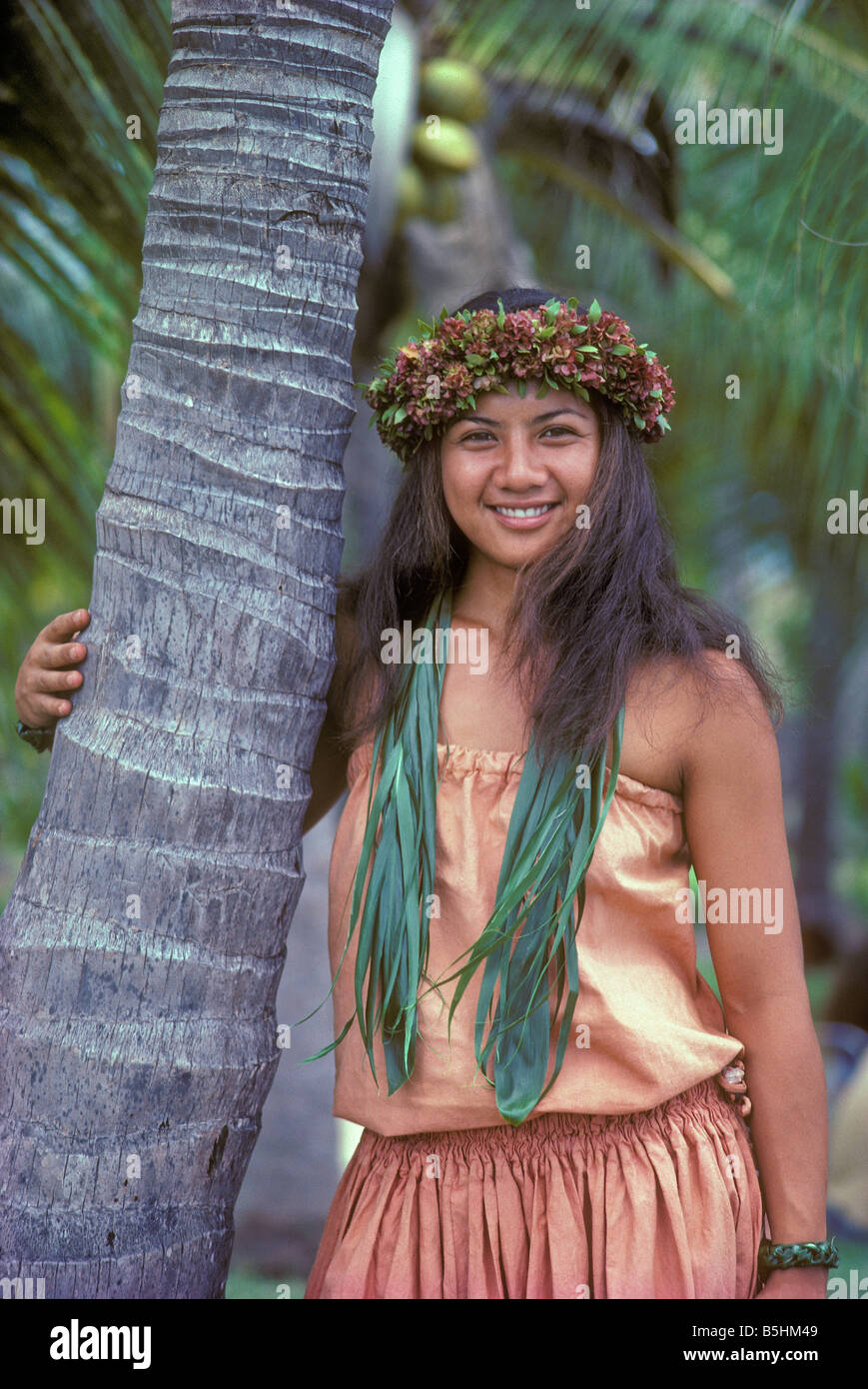 Hawaiian woman avec leis à Puuhonua O Honaunau National Historic Site festival annuel de l'île de Kona Hawaii Banque D'Images