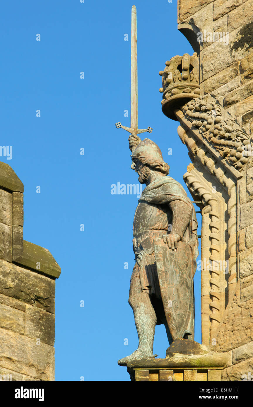 Statue de Sir William Wallace sur le Monument National à Wallace, ville de Stirling, Scotland, UK. Banque D'Images