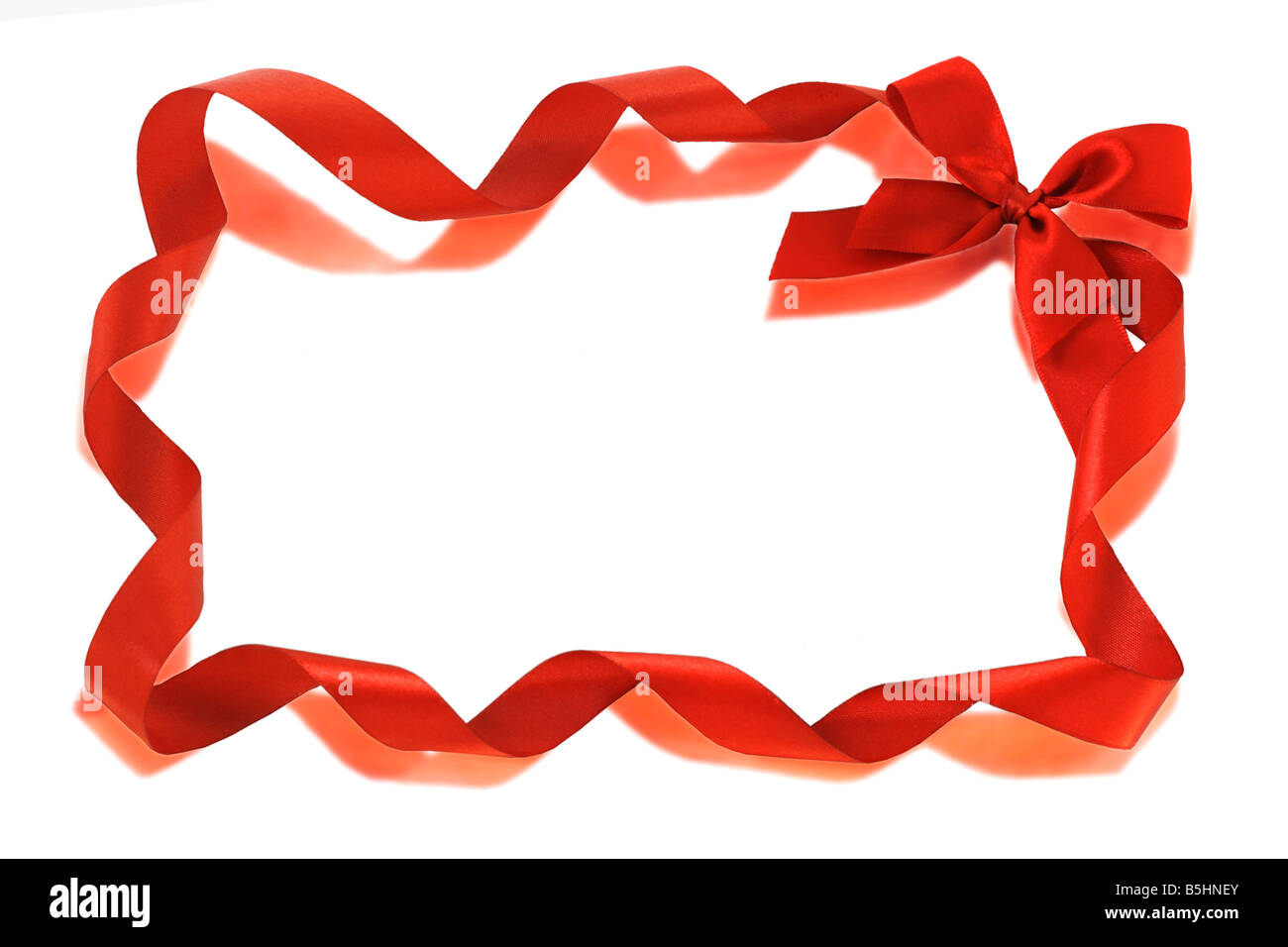Rubans arc rouge border isolated on white with copy space Banque D'Images