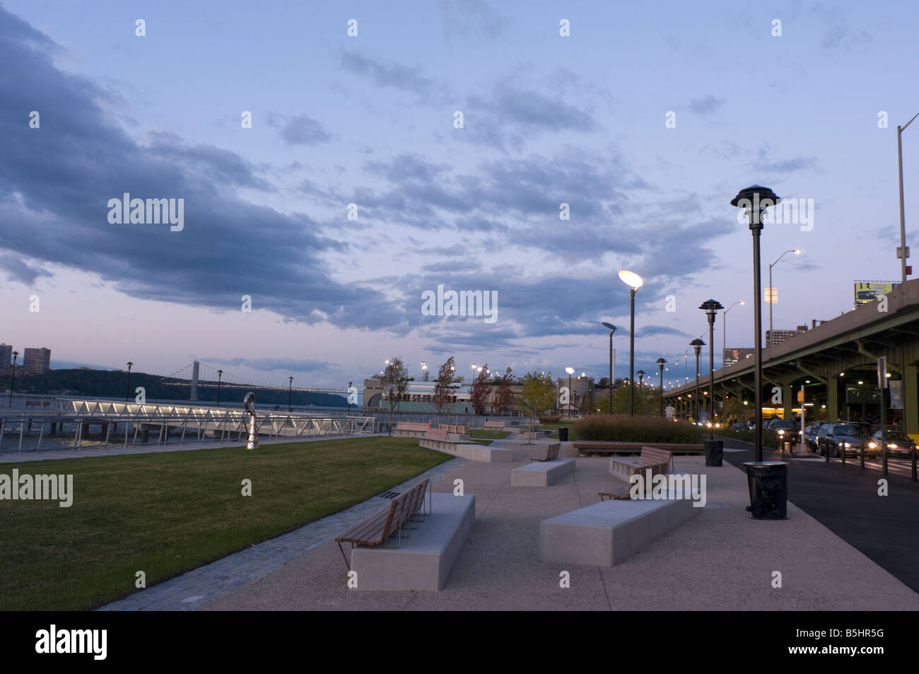West Harlem Piers Park au coucher du soleil Banque D'Images