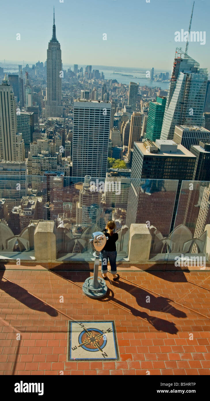 Photographies touristiques Manhattan à partir de la plate-forme d'observation extérieur en haut du Rockefeller Center, New York. Banque D'Images