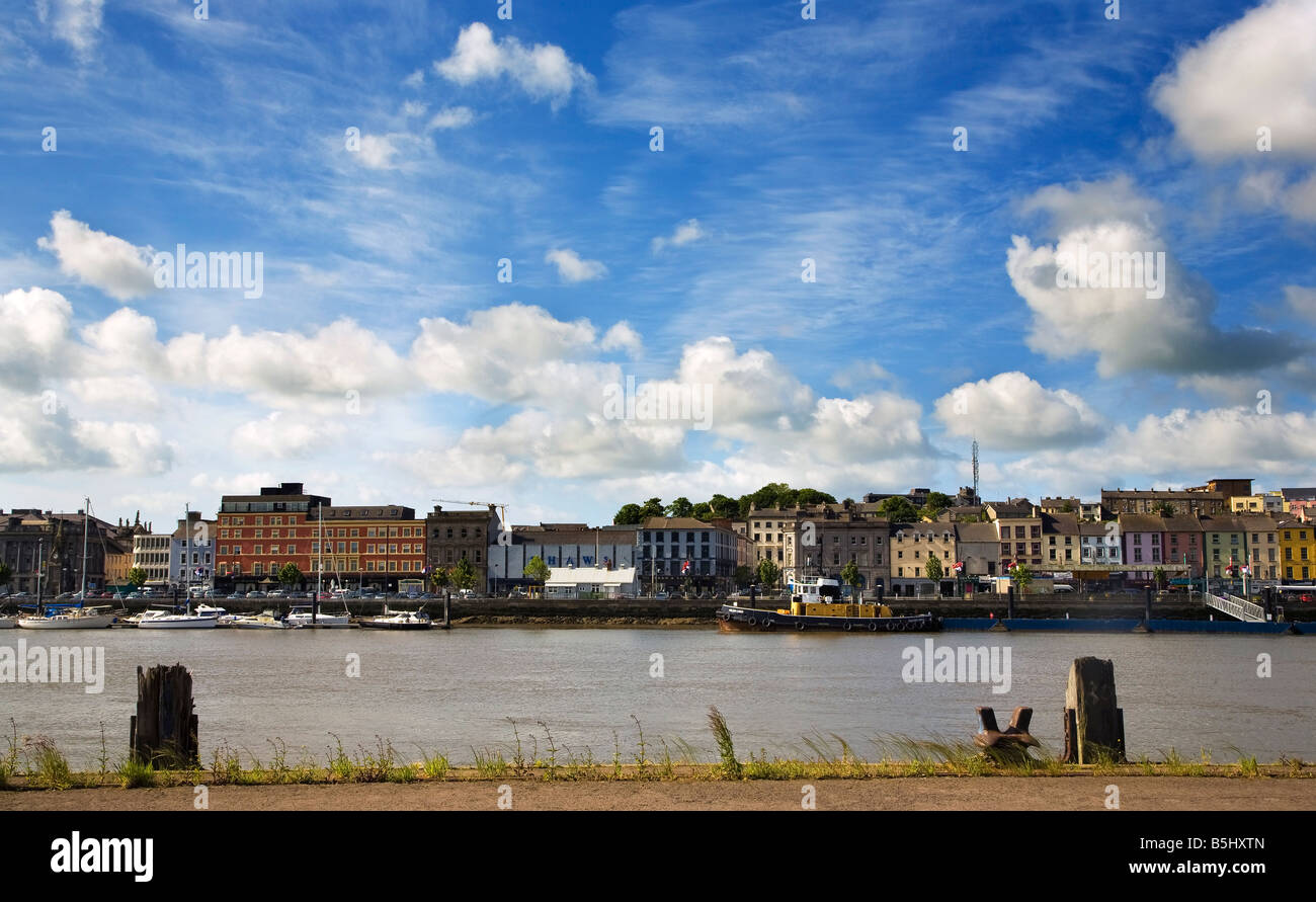 Waterford city skyline de la rive nord de la rivière Suir, comté de Waterford, Irlande Banque D'Images