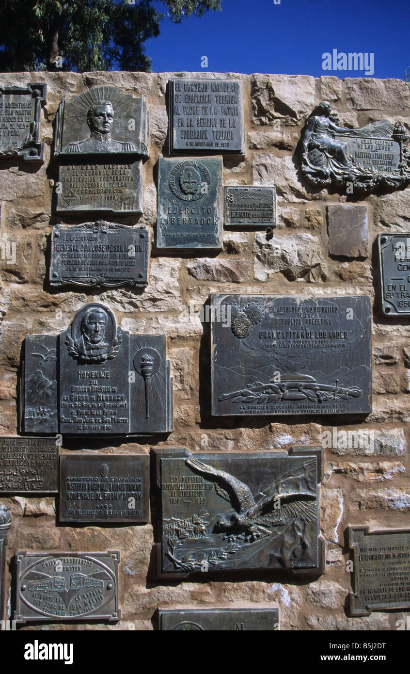 Plaques commémorant le général José Francisco de San Martín, Cerro de la Gloria, Parc général San Martin, Mendoza, Argentine Banque D'Images