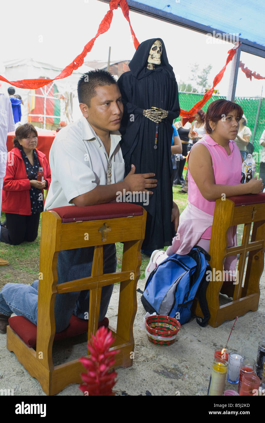 Adorateurs de la Santa Muerte se rassembler pour le culte de dimanche Banque D'Images