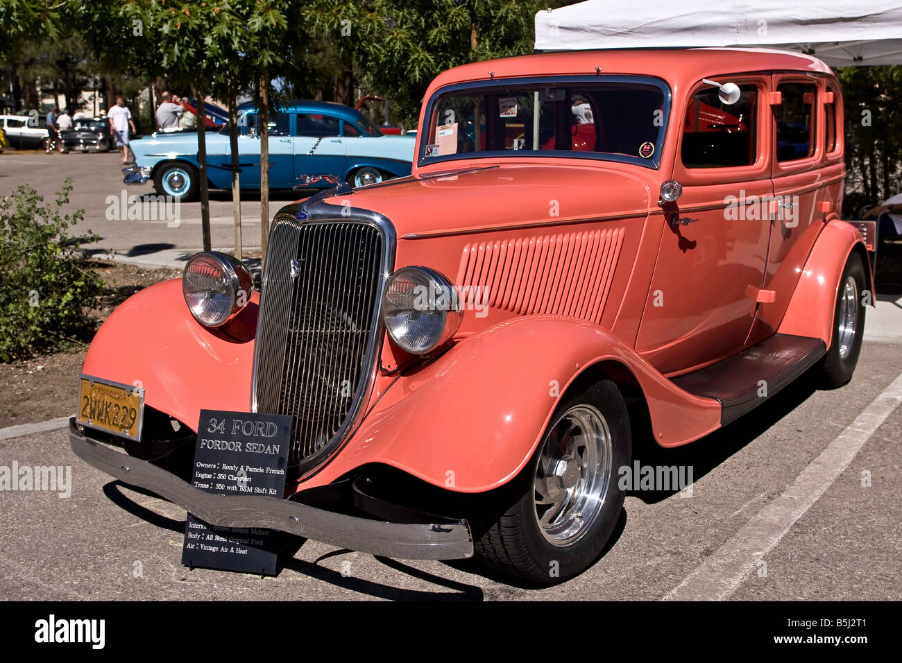 1934 Ford V8 saumon quatre portes · Banque D'Images