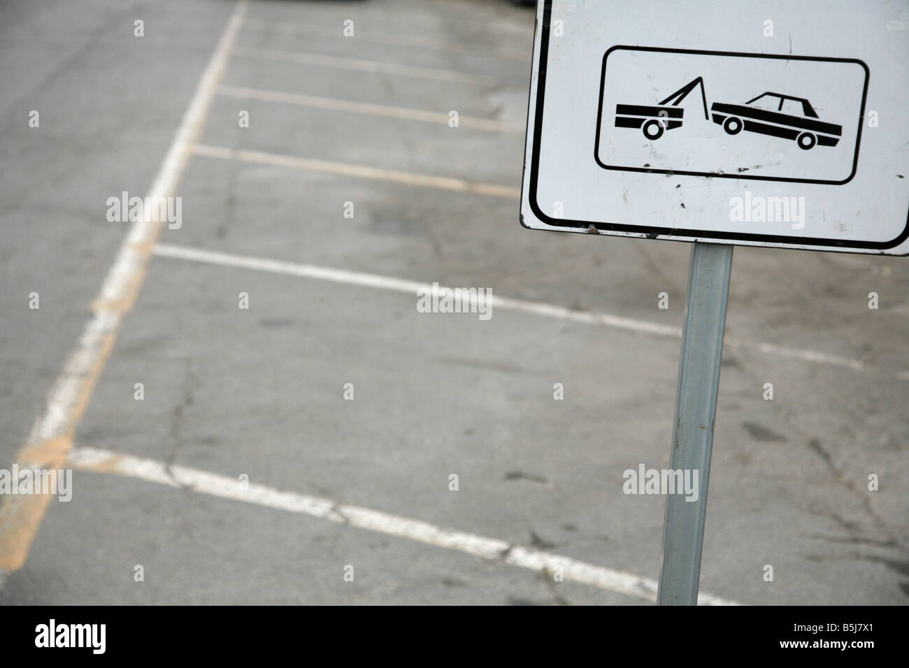 Se connecter no parking zone-remorquage. Banque D'Images Se connecter no parking zone-remorquage. Banque D'Images
