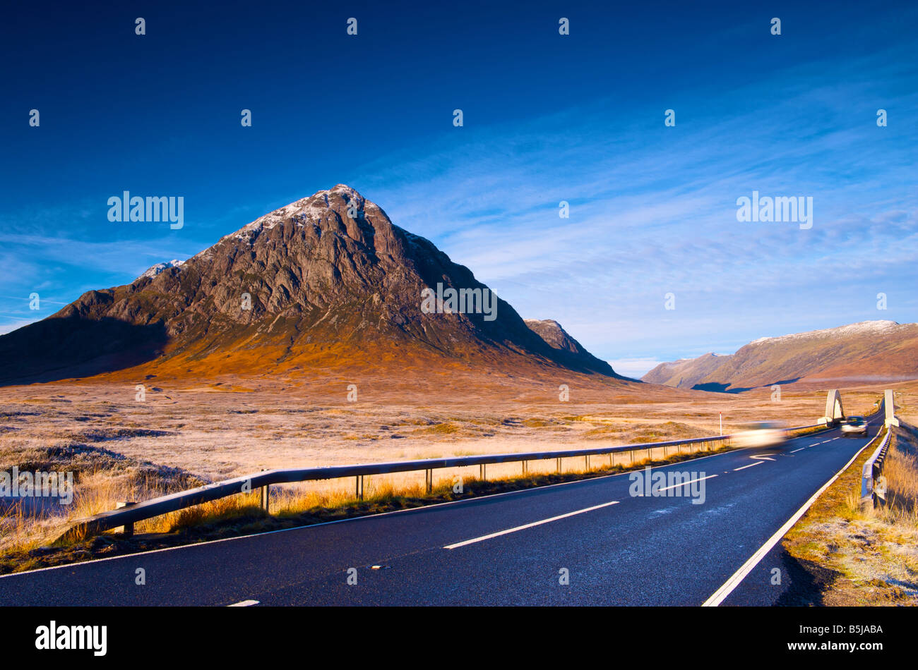 L'A82 route à travers Rannoch Moor et Glen Coe à Buachaille Etive Mor Glen Coe Highlands écossais Banque D'Images