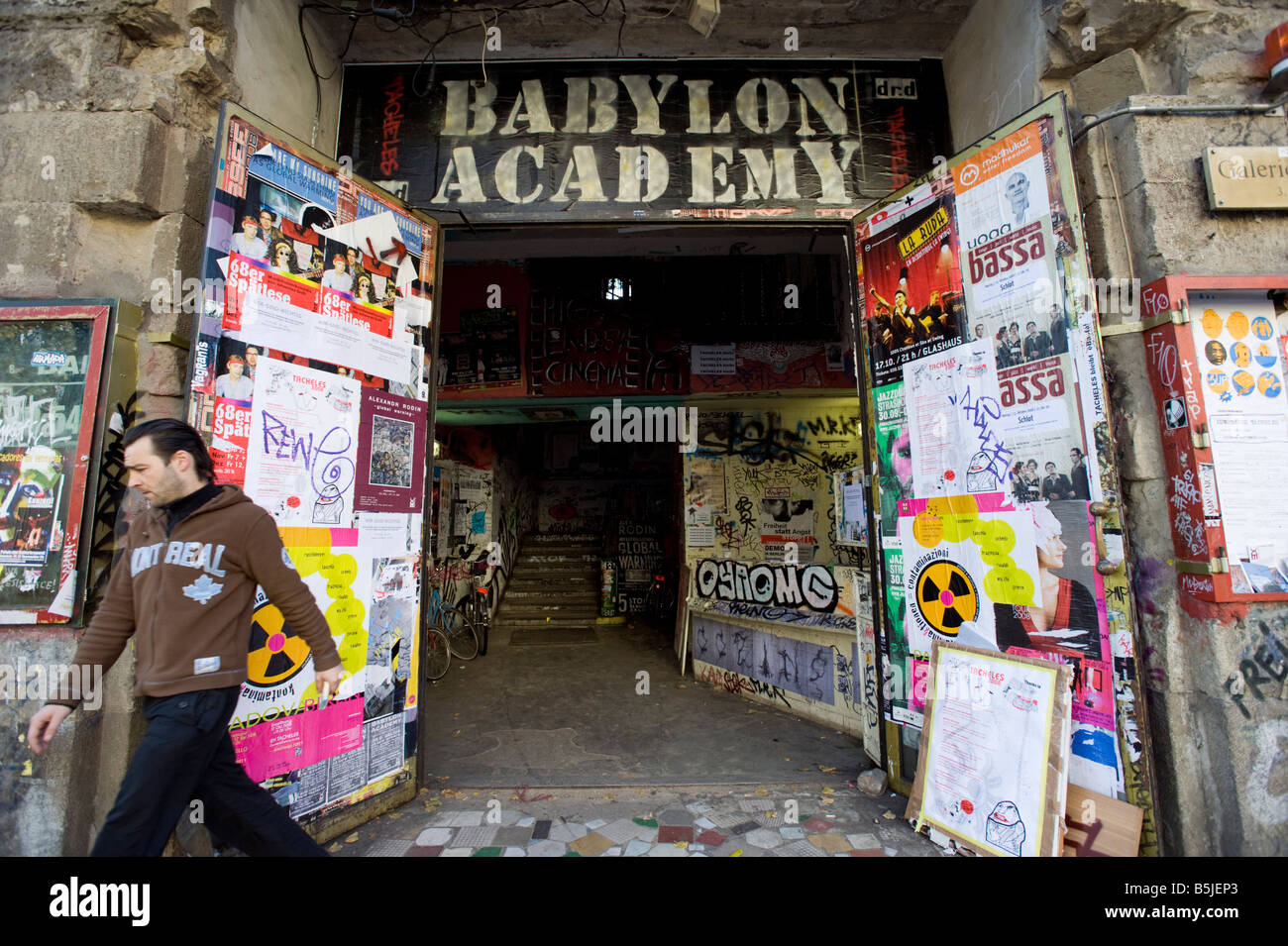 Entrée de l'espace d'art alternatif Tacheles logé dans le vieux bâtiment abandonné semi à Berlin 2008 Banque D'Images