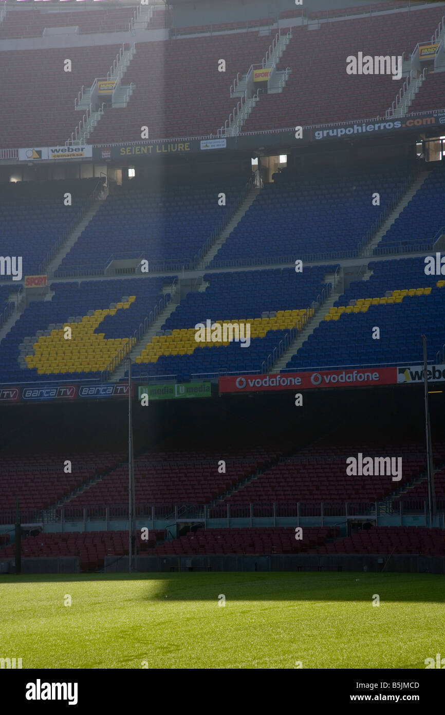 La publicité Nike sur les sièges dans le Nou Camp, Barcelone Catalogne  Espagne Photo Stock - Alamy