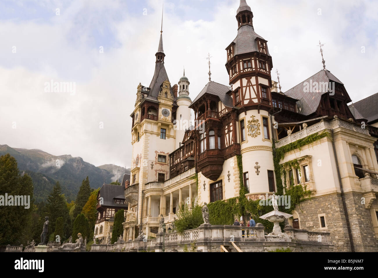 La Transylvanie Sinaia Roumanie 19e siècle château de Peles dans la Vallée de Prahova dans les Carpates Banque D'Images