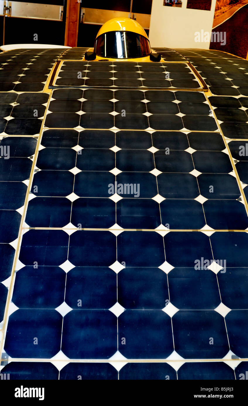 Concepts énergétiques 'Solar Powered' 'concept car' Helios University 'Solar power' sur l'écran, zéro carbone, voiture électrique solaire, avant Banque D'Images