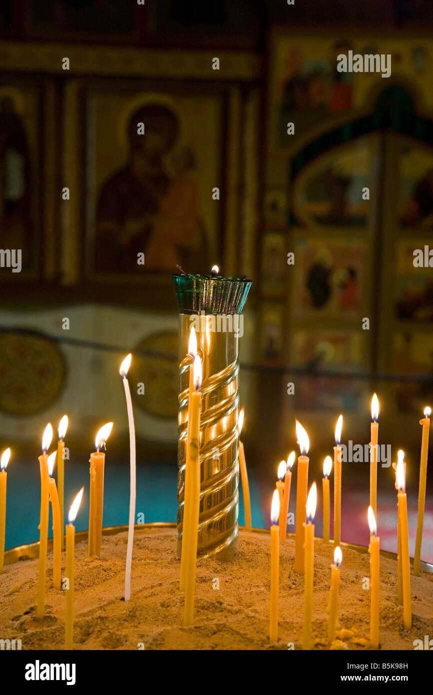 Des bougies dans la Cathédrale du Christ Sauveur à Kaliningrad, Russie Banque D'Images