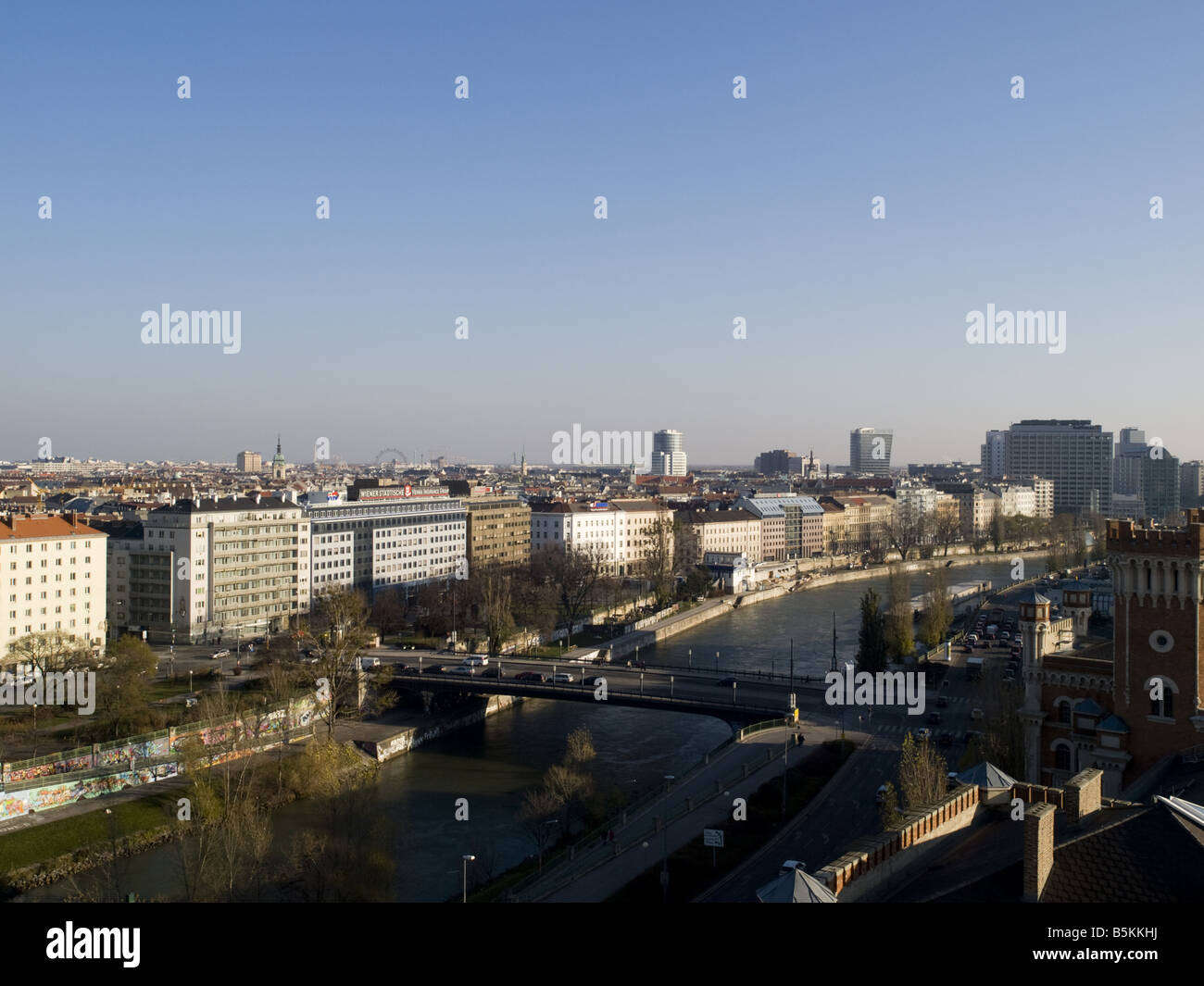 Wien, Canal du Danube, vue sur la ville Banque D'Images