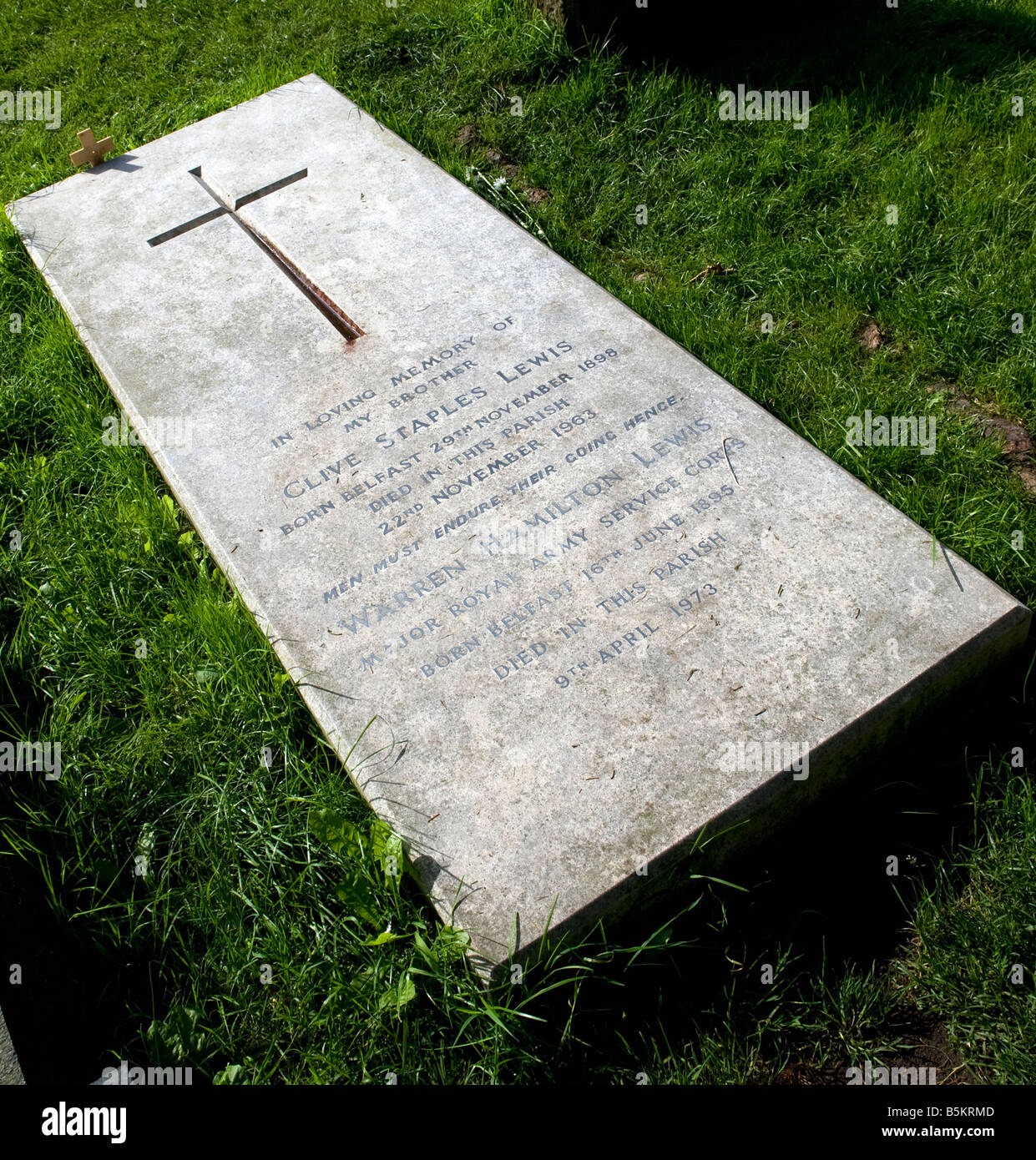 La Tombe de C S Lewis, l'église St Andrews, Carrière, Headington, Oxford Banque D'Images